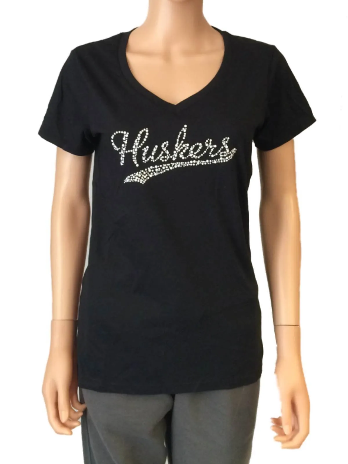 Nebraska Cornhuskers Champion WOMENS Black Studded Logo SS V-Neck T-Shirt (M)