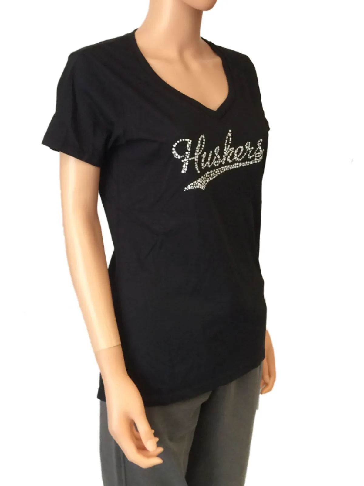 Nebraska Cornhuskers Champion WOMENS Black Studded Logo SS V-Neck T-Shirt (M)